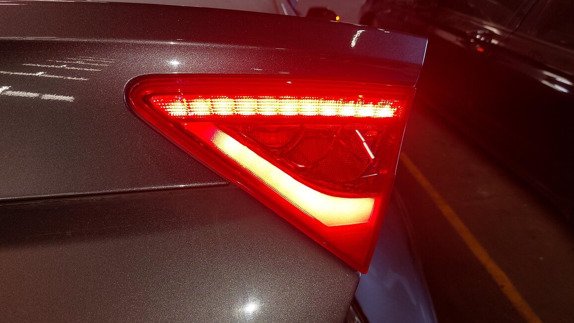Thumbnail 2: 2012-2015 AUDI A7 S7 (C7 4G8) REAR RIGHT INNER TRUNK TAILLIGHT LIGHT LAMP (LED)