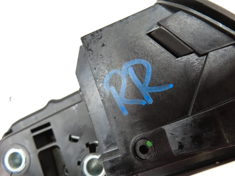 Thumbnail 6: 2015 AUDI A7 (C7 4G8) REAR RIGHT SEAT FOLD DOWN UP LOCK LATCH RELEASE BUTTON