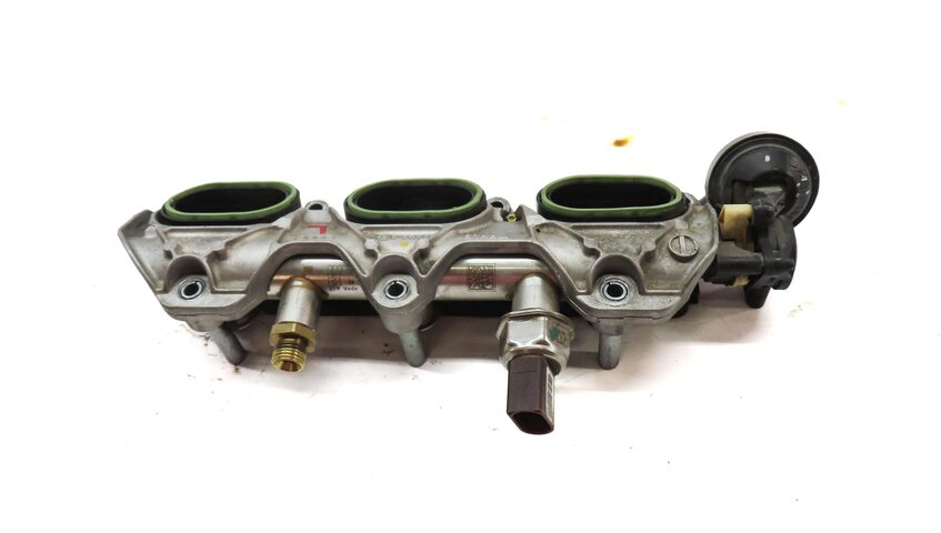 Thumbnail 4: 12-17 AUDI A6 A7 Q5 S5 SQ5 (C7 4G8 B8 8T 8R) LEFT INTAKE MANIFOLD DIFFUSER RAIL