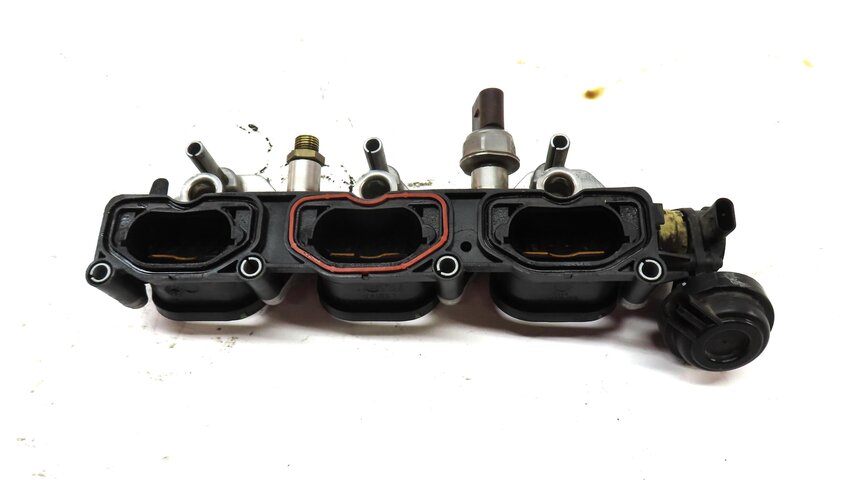 Thumbnail 5: 12-17 AUDI A6 A7 Q5 S5 SQ5 (C7 4G8 B8 8T 8R) LEFT INTAKE MANIFOLD DIFFUSER RAIL