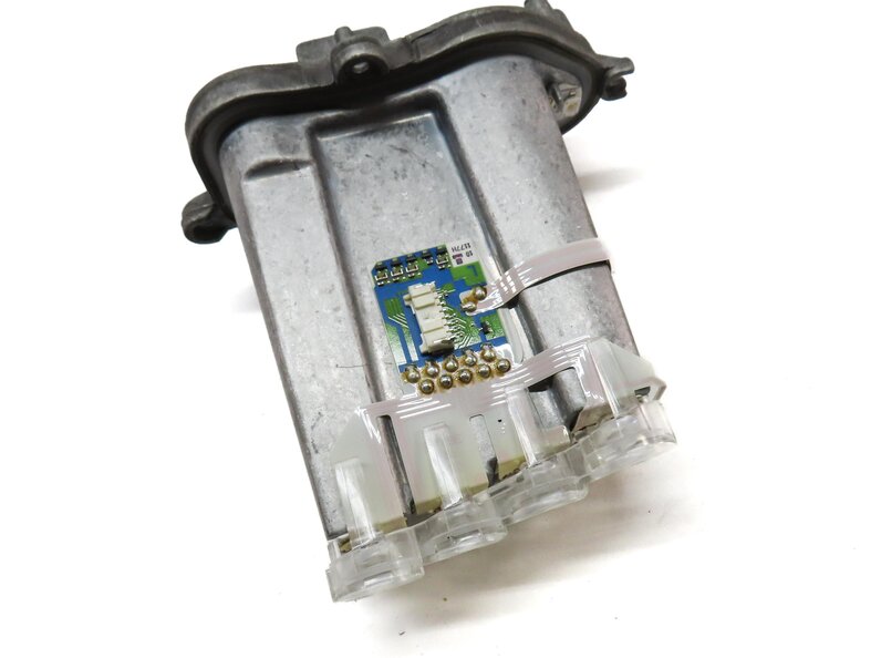 Thumbnail 3: 2012 BMW 750i (F01) FRONT LEFT DRIVER HEADLIGHT TURN SIGNAL LED MODULE 7228421