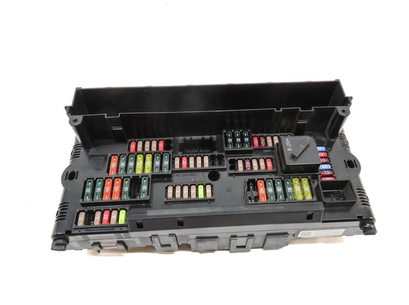 Thumbnail 2: 2012 BMW 750i (F01) FRONT POWER DISTRIBUTION RELAY FUSE BOX 61149234421