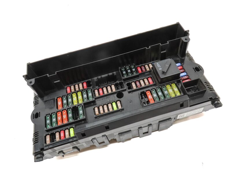 Thumbnail 3: 2012 BMW 750i (F01) FRONT POWER DISTRIBUTION RELAY FUSE BOX 61149234421