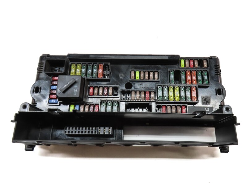 Thumbnail 4: 2012 BMW 750i (F01) FRONT POWER DISTRIBUTION RELAY FUSE BOX 61149234421