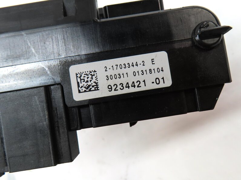 Thumbnail 6: 2012 BMW 750i (F01) FRONT POWER DISTRIBUTION RELAY FUSE BOX 61149234421