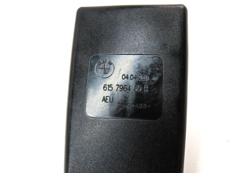Thumbnail 6: 10-17 BMW 5 7 GT SERIES (F01 F07 F10) FRONT LEFT DRIVER SEATBELT BUCKLE RECEIVER