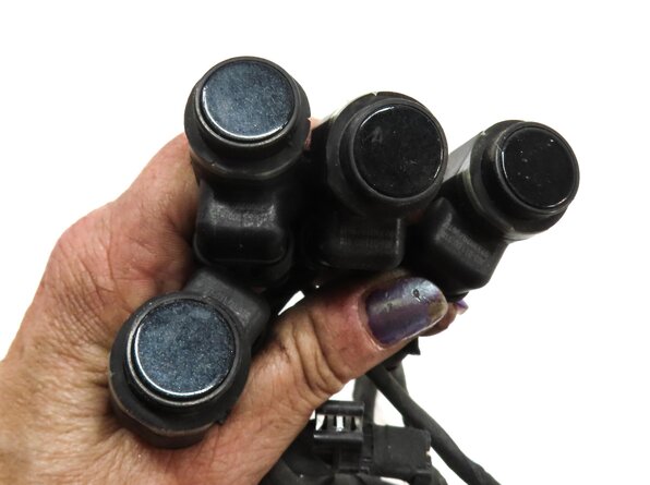Thumbnail 6: 2012 BMW 750i (F01) FRONT PARK ASSIST PDC SENSOR SET4 (BLACK) w/ WIRING HARNESS