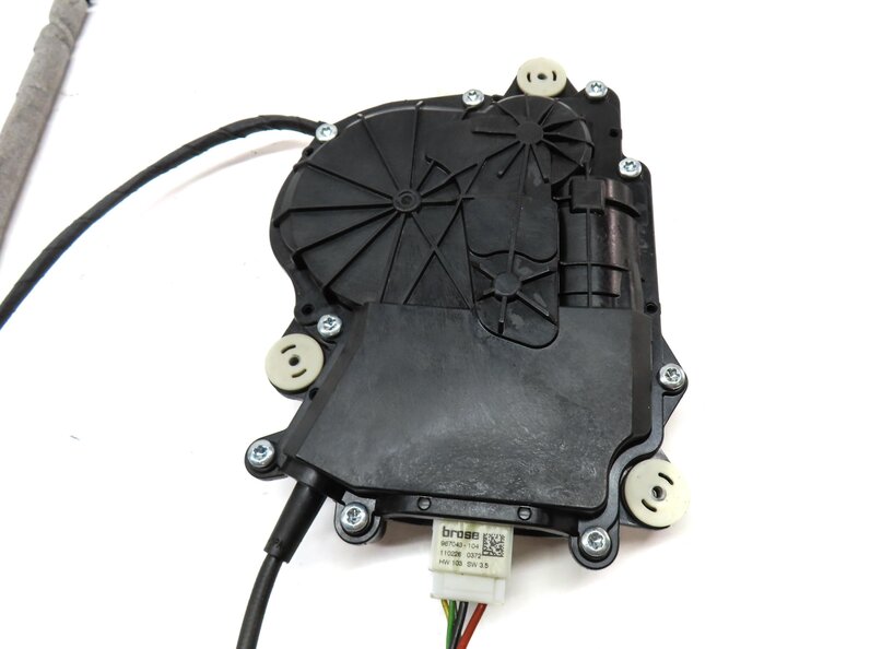 Thumbnail 6: 2012 BMW 750i (F01) REAR HATCH TRUNK SOFT CLOSE ACTUATOR MOTOR 51247191213