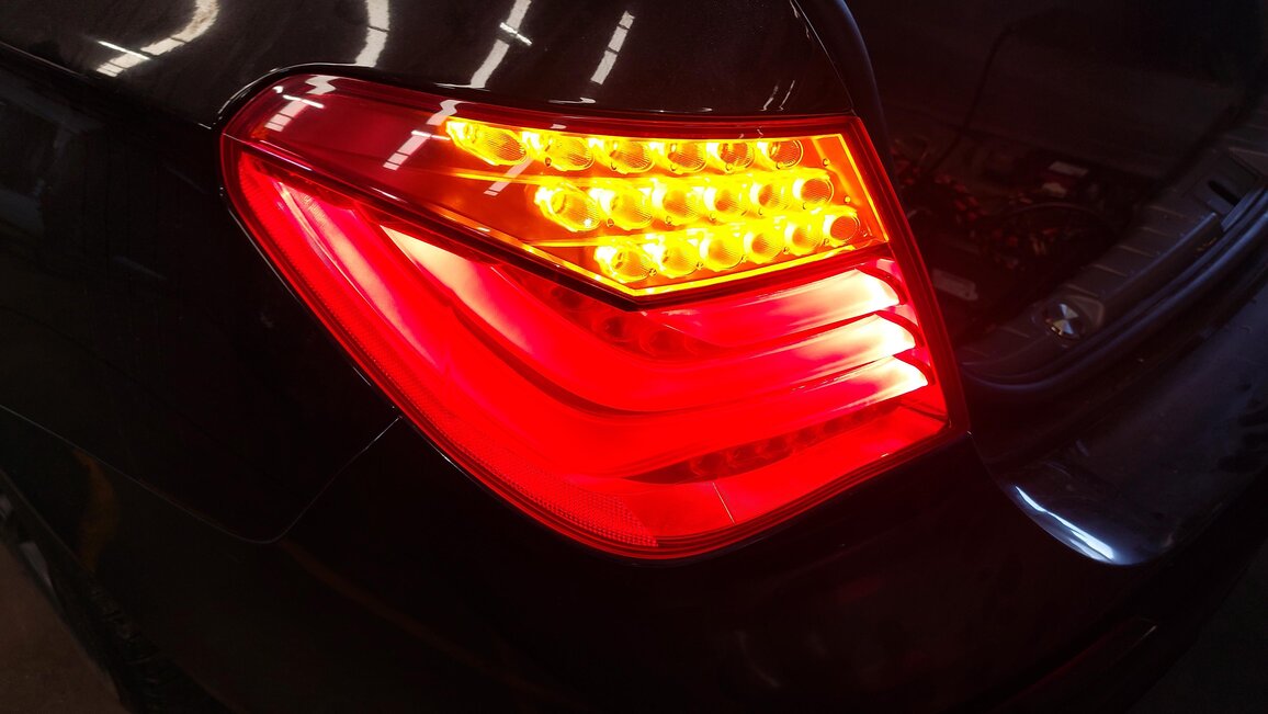 Thumbnail 2: 2009-2012 BMW 7 SERIES (F01) LEFT DRIVER REAR OUTER TAILLIGHT BRAKE LIGHT LAMP
