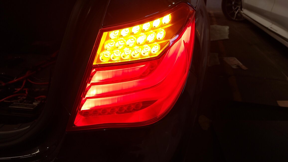 Thumbnail 2: 09-12 BMW 7 SERIES (F01) RIGHT PASSENGER REAR OUTER TAILLIGHT BRAKE LIGHT LAMP