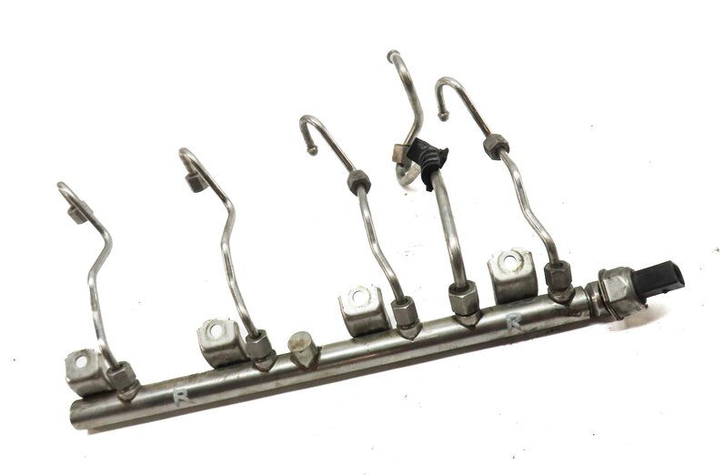 Thumbnail 3: 2012 BMW 750i F01 4.4L TURBO N63 ENGINE RIGHT FUEL RAIL w/ LINES 7547599 7547601