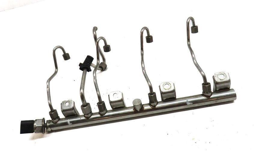 Thumbnail 3: 2012 BMW 750i (F01) 4.4L TURBO N63 ENGINE LEFT FUEL RAIL & LINES 7547600 7548709