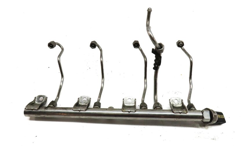 Thumbnail 5: 2012 BMW 750i (F01) 4.4L TURBO N63 ENGINE LEFT FUEL RAIL & LINES 7547600 7548709