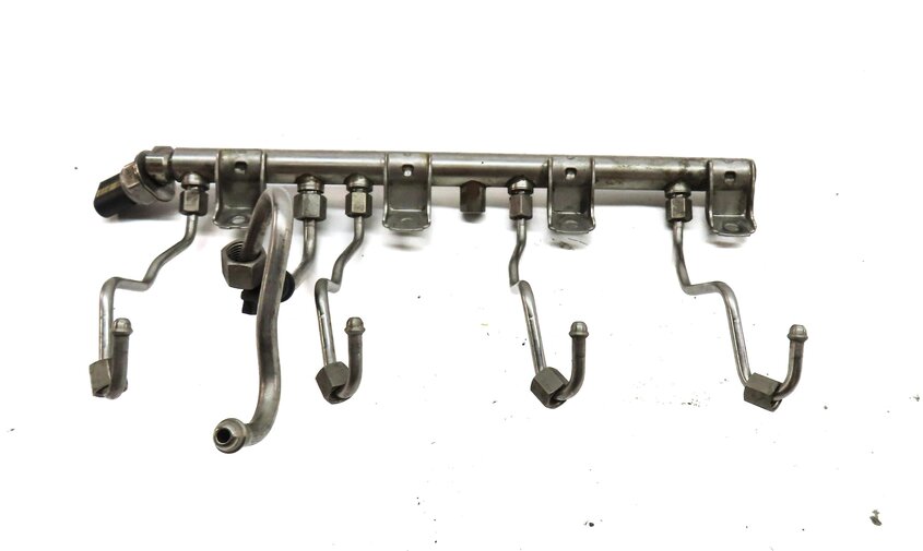 Thumbnail 6: 2012 BMW 750i (F01) 4.4L TURBO N63 ENGINE LEFT FUEL RAIL & LINES 7547600 7548709