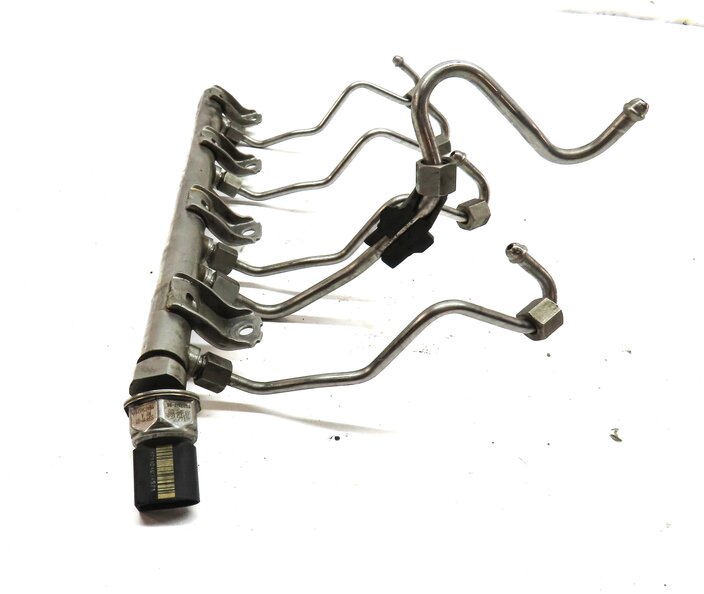 Thumbnail 7: 2012 BMW 750i (F01) 4.4L TURBO N63 ENGINE LEFT FUEL RAIL & LINES 7547600 7548709