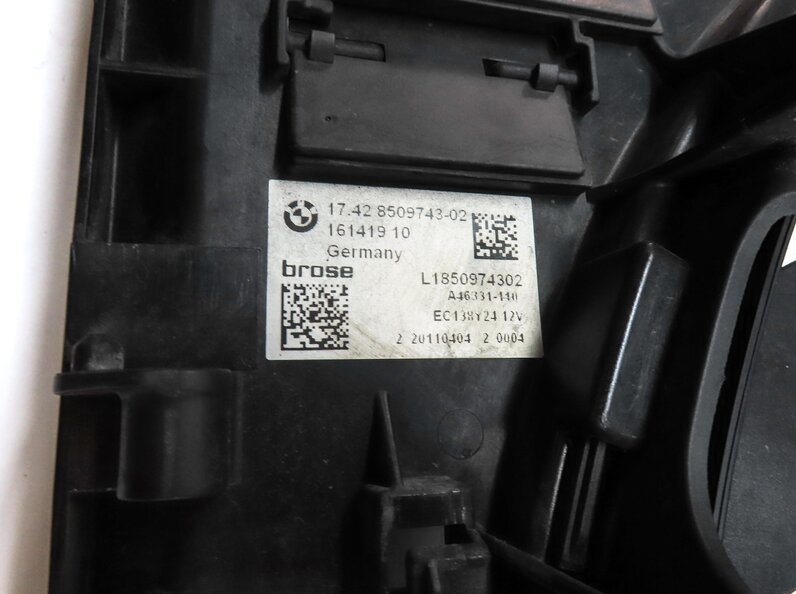Thumbnail 7: 10-18 BMW 550i 550iGT 650i 750i (F01 F06 F10) 850w RADIATOR COOLING FAN & SHROUD