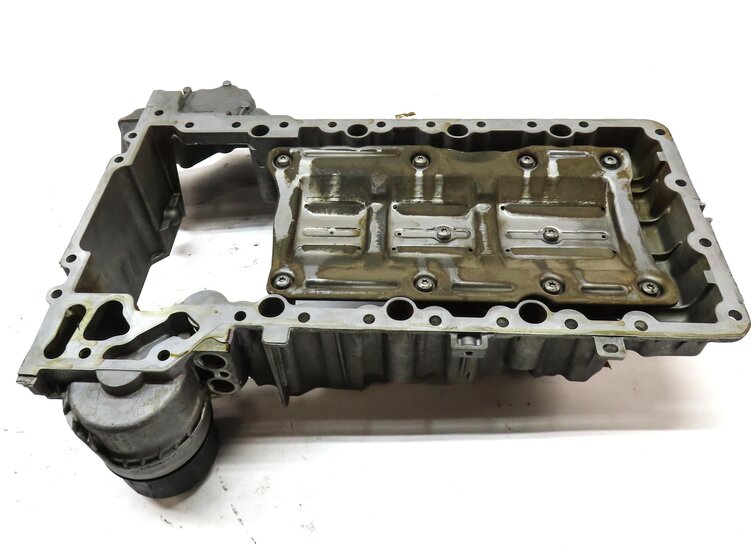 Thumbnail 6: 09-19 BMW 550i 550iGT 650i 750i (F01 F07 F10 F12) RWD - 4.4L N63 UPPER OIL PAN