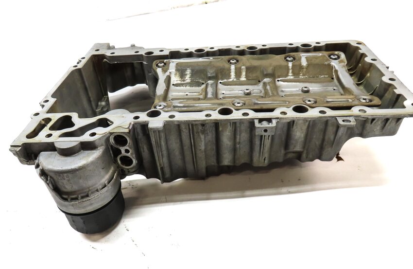 Thumbnail 7: 09-19 BMW 550i 550iGT 650i 750i (F01 F07 F10 F12) RWD - 4.4L N63 UPPER OIL PAN