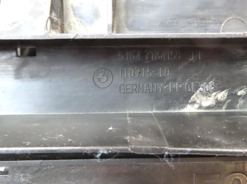 Thumbnail 8: 2012 BMW 750i (F01) FRONT LEFT DRIVER HEADLIGHT HEAD LIGHT LAMP MOUNT BRACKET