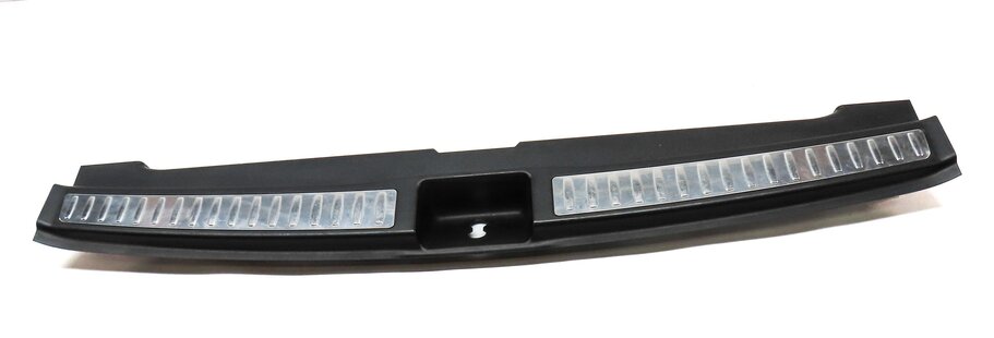 Thumbnail 2: 2015 MERCEDES ML63 AMG (W166) REAR HATCH TRUNK SCUFF PLATE TRIM PANEL 1666900041