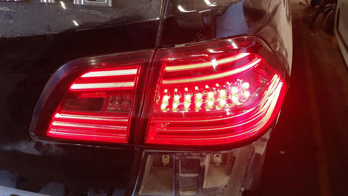 Thumbnail 2: 2012-2015 MERCEDES ML CLASS (W166) REAR RIGHT INNER LED TAILLIGHT LIGHT LAMP