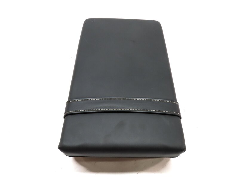 Thumbnail 6: 2015 MERCEDES ML63 AMG W166 REAR SEAT CENTER ARMREST ARM REST CUPHOLDER (BLACK)