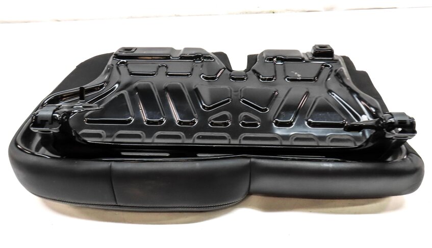 Thumbnail 5: 2015 MERCEDES ML63 AMG (W166) REAR LEFT LOWER SEAT CUSHION (BLACK LEATHER)