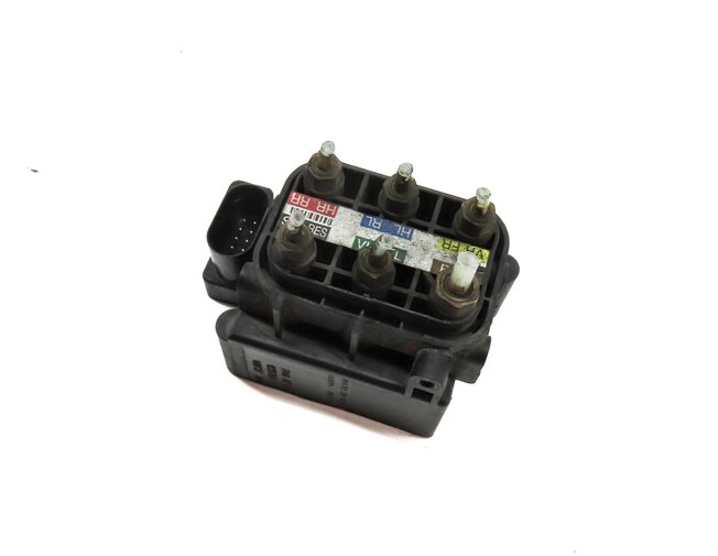 2015 MERCEDES ML63 AMG W166 AIR SUSPENSION PRESSURE RELIEF TRANSFER VALVE BLOCK