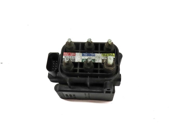 Thumbnail 2: 2015 MERCEDES ML63 AMG W166 AIR SUSPENSION PRESSURE RELIEF TRANSFER VALVE BLOCK