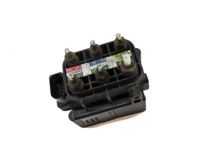 Thumbnail 3: 2015 MERCEDES ML63 AMG W166 AIR SUSPENSION PRESSURE RELIEF TRANSFER VALVE BLOCK