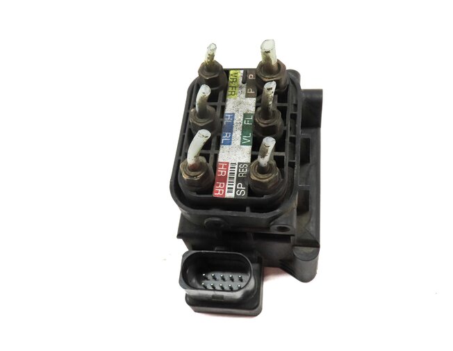 Thumbnail 4: 2015 MERCEDES ML63 AMG W166 AIR SUSPENSION PRESSURE RELIEF TRANSFER VALVE BLOCK
