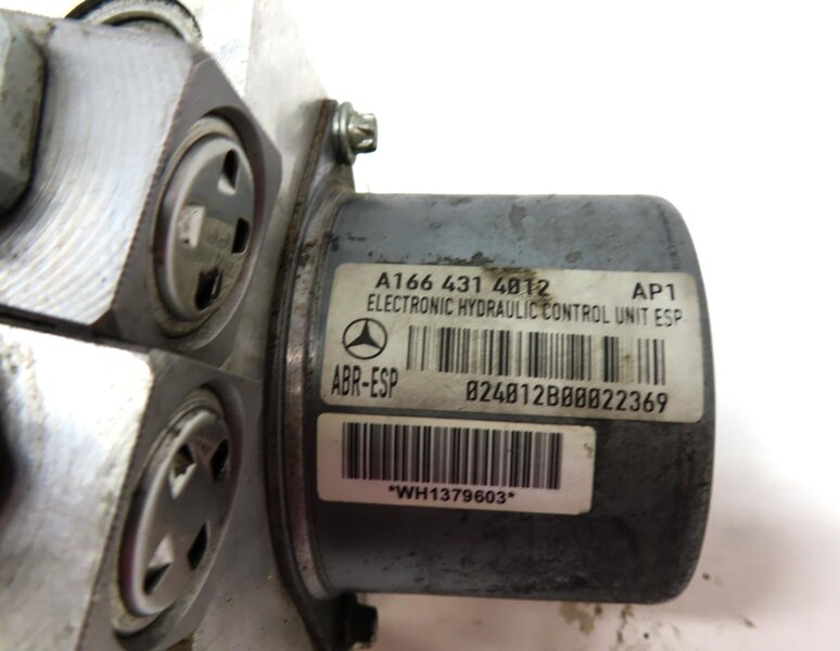 Thumbnail 7: 12-15 MERCEDES ML63 GL63 W166 ANTI-LOCK ABS BRAKE PUMP MODULE w/ ADAPTIVE CRUISE