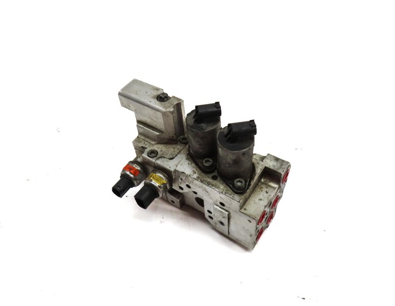 2015 MERCEDES ML63 AMG (W166) FRONT ACTIVE SWAY BAR HYDRAULIC VALVE BLOCK