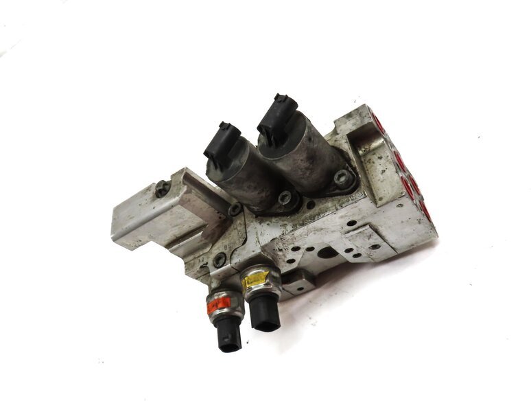 Thumbnail 3: 2015 MERCEDES ML63 AMG (W166) FRONT ACTIVE SWAY BAR HYDRAULIC VALVE BLOCK