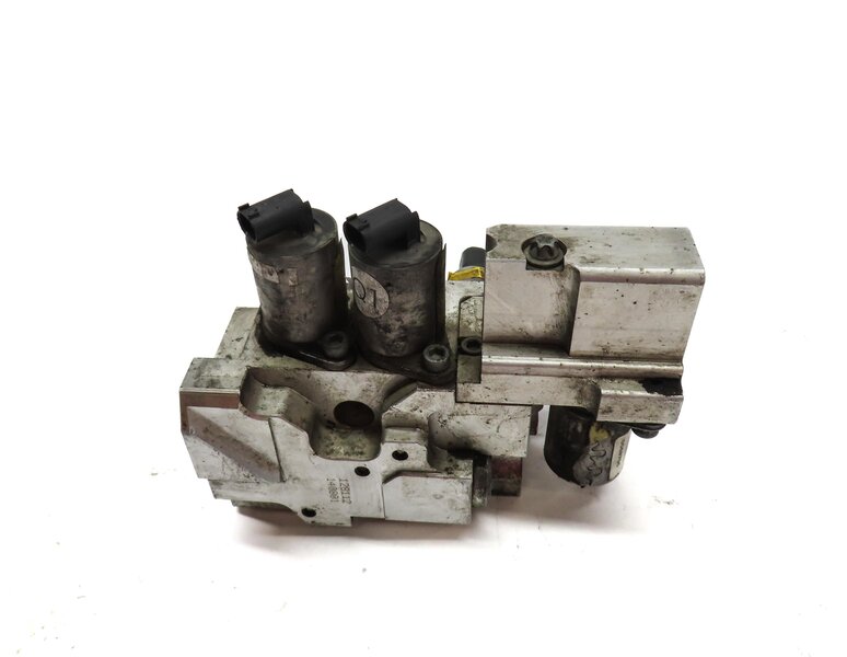 Thumbnail 5: 2015 MERCEDES ML63 AMG (W166) FRONT ACTIVE SWAY BAR HYDRAULIC VALVE BLOCK