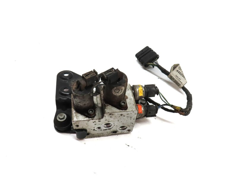 Thumbnail 2: 2015 MERCEDES ML63 AMG (W166) REAR ACTIVE SWAY BAR HYRDAULIC VALVE BLOCK