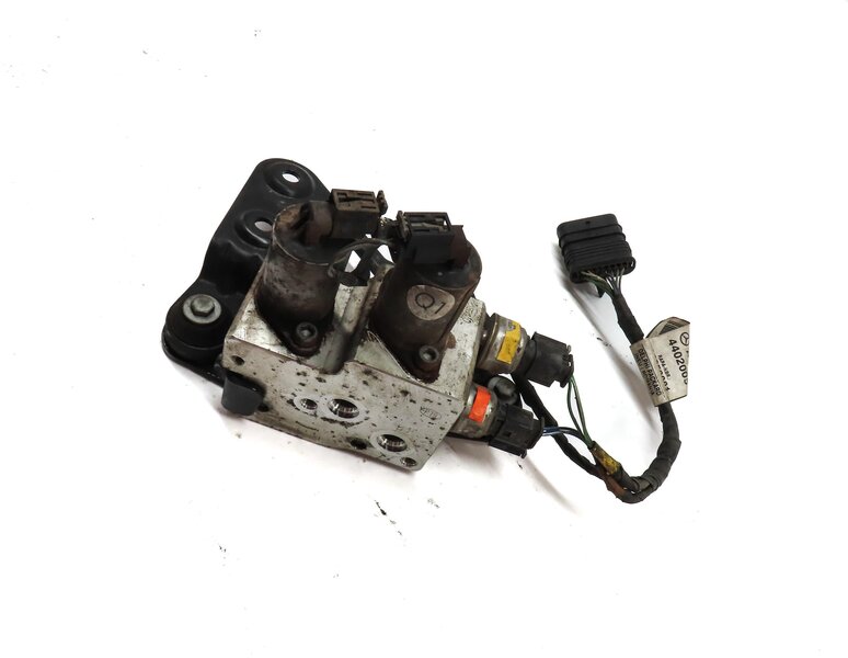 Thumbnail 3: 2015 MERCEDES ML63 AMG (W166) REAR ACTIVE SWAY BAR HYRDAULIC VALVE BLOCK