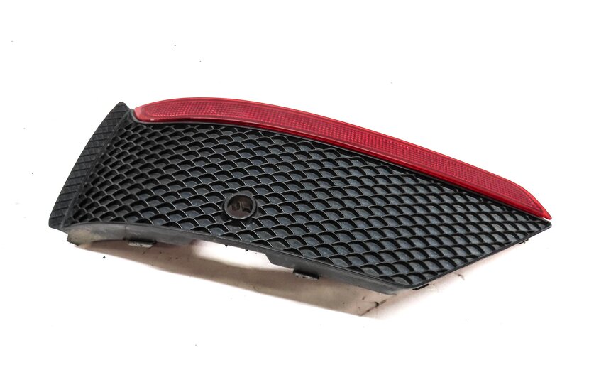 2015 MERCEDES ML63 AMG (W166) REAR LEFT BUMPER GRILLE w/ REFLECTOR 1668850353