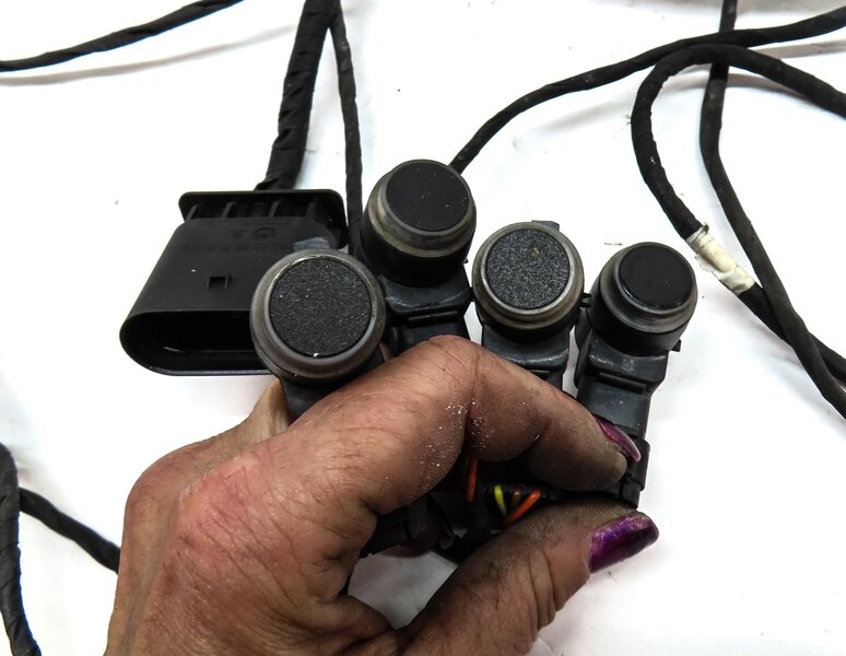 Thumbnail 5: 2015 MERCEDES ML63 AMG W166 FRONT PARK ASSIST PDC SENSOR SET4 (BLACK) w/ HARNESS