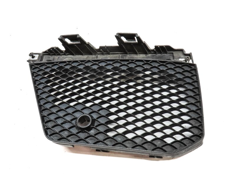 Thumbnail 2: 2015 MERCEDES ML63 AMG (W166) FRONT LEFT DRIVER LOWER BUMPER GRILLE AIR VENT