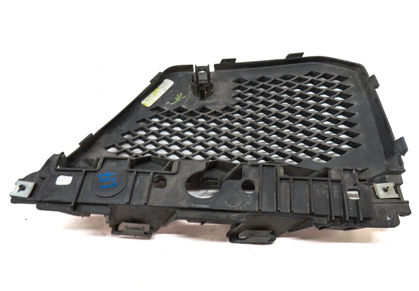 Thumbnail 6: 2015 MERCEDES ML63 AMG (W166) FRONT LEFT DRIVER LOWER BUMPER GRILLE AIR VENT
