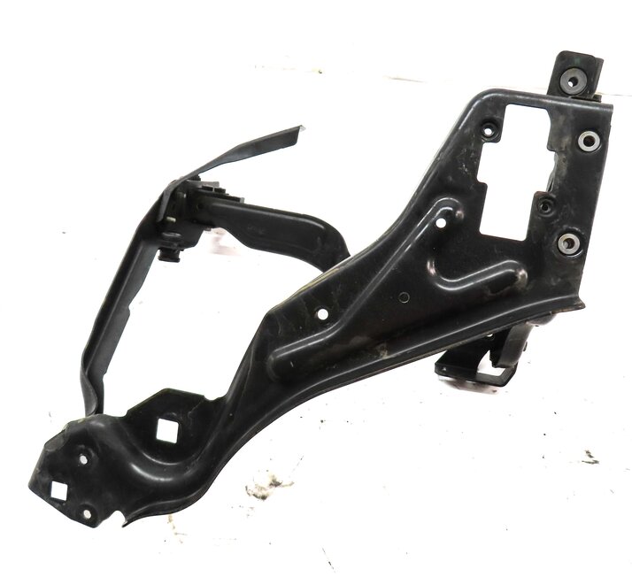 Thumbnail 4: 2011 MERCEDES C CLASS (W204) FRONT LEFT HEADLIGHT HEAD LIGHT LAMP MOUNT BRACKET