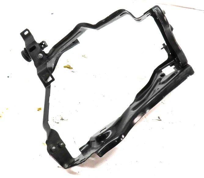 Thumbnail 2: 2011 MERCEDES C CLASS (W204) FRONT RIGHT HEADLIGHT HEAD LIGHT LAMP MOUNT BRACKET