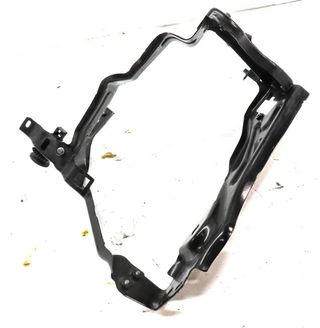 Thumbnail 3: 2011 MERCEDES C CLASS (W204) FRONT RIGHT HEADLIGHT HEAD LIGHT LAMP MOUNT BRACKET