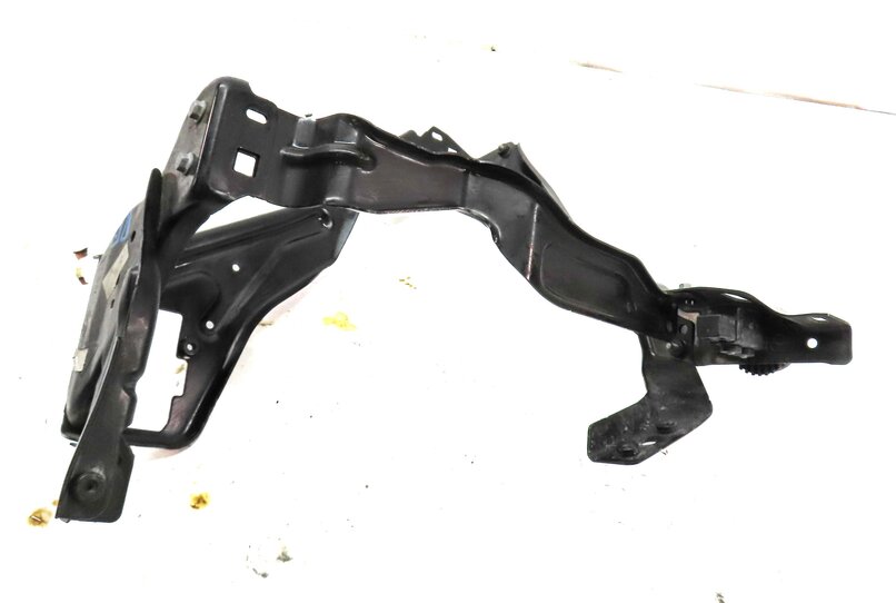 Thumbnail 4: 2011 MERCEDES C CLASS (W204) FRONT RIGHT HEADLIGHT HEAD LIGHT LAMP MOUNT BRACKET