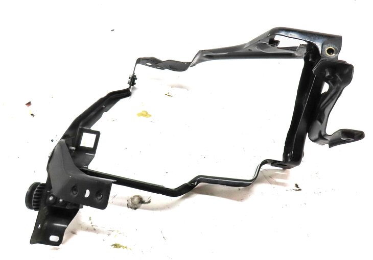 Thumbnail 5: 2011 MERCEDES C CLASS (W204) FRONT RIGHT HEADLIGHT HEAD LIGHT LAMP MOUNT BRACKET