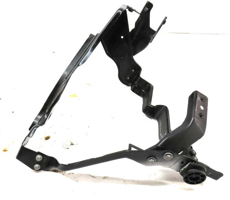 Thumbnail 6: 2011 MERCEDES C CLASS (W204) FRONT RIGHT HEADLIGHT HEAD LIGHT LAMP MOUNT BRACKET