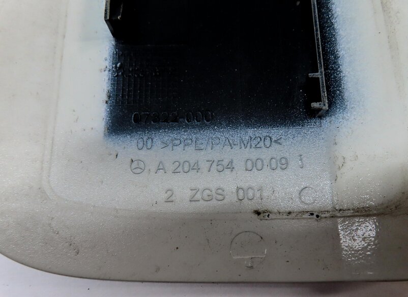 Thumbnail 6: 2008-2014 MERCEDES C250 C300 C350 C63 (W204) FUEL TANK DOOR (CALCITE WHITE)