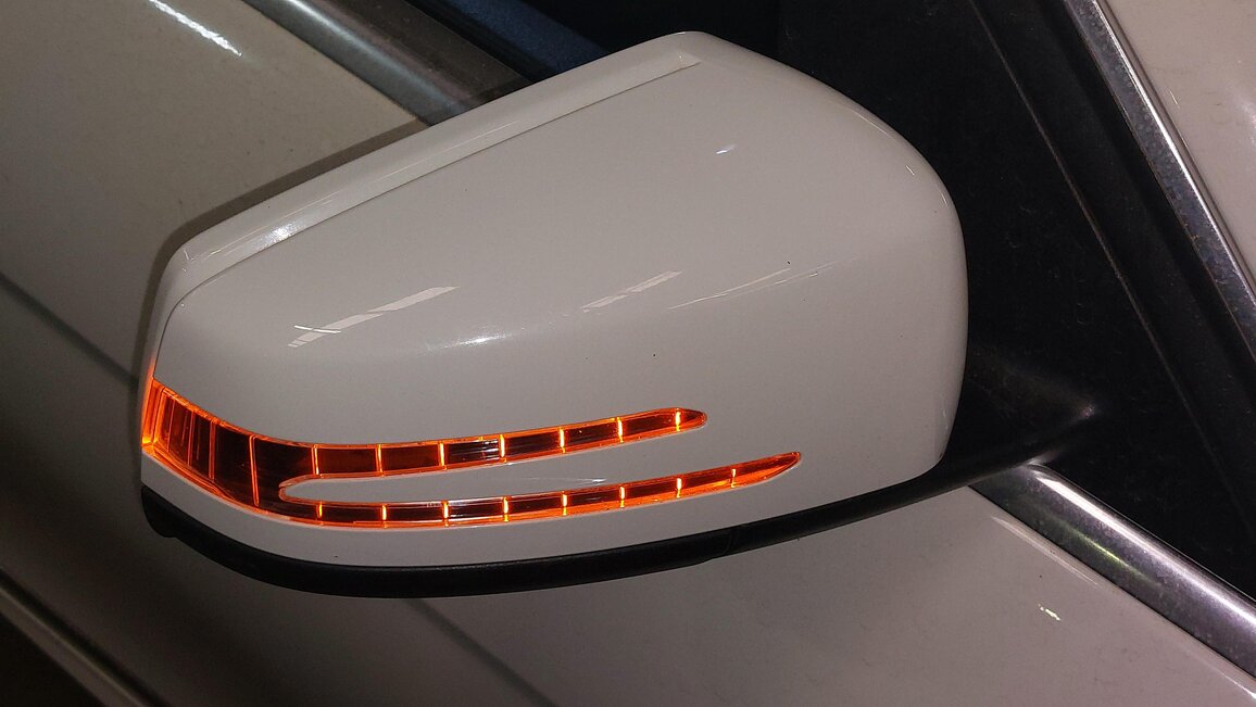 Thumbnail 2: 10-11 MERCEDES C300 (W204) RIGHT PASSENGER HEATED MEMORY DOOR MIRROR (WHITE)