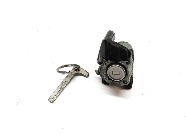 2011 MERCEDES C CLASS W204 FRONT LEFT DOOR LOCK CYLINDER & SKELETON KEY